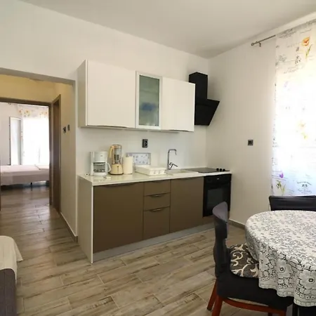 Mikin * Betina (Sibenik-Knin)