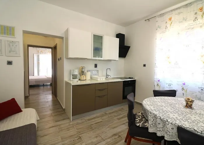 Mikin * Betina (Sibenik-Knin)