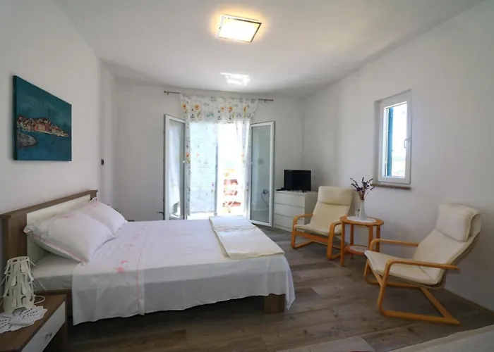 Mikin * Betina (Sibenik-Knin)