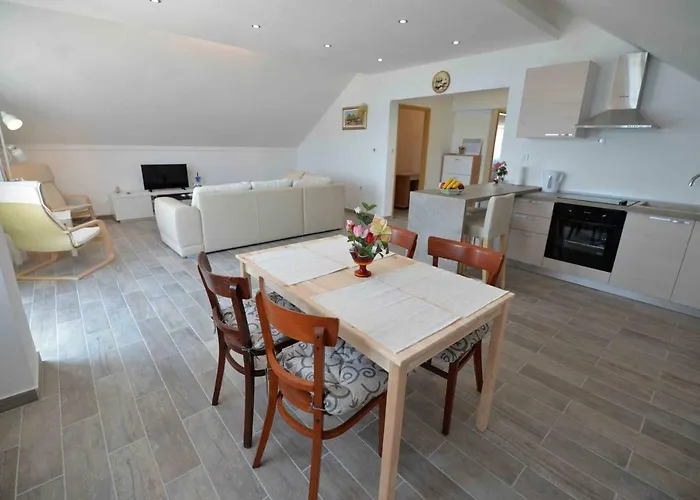 Mikin * Betina (Sibenik-Knin)