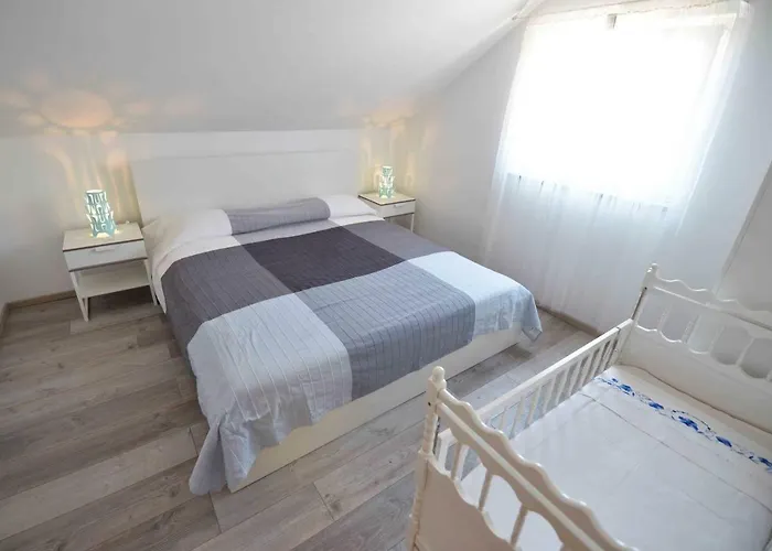 Mikin * Betina (Sibenik-Knin)